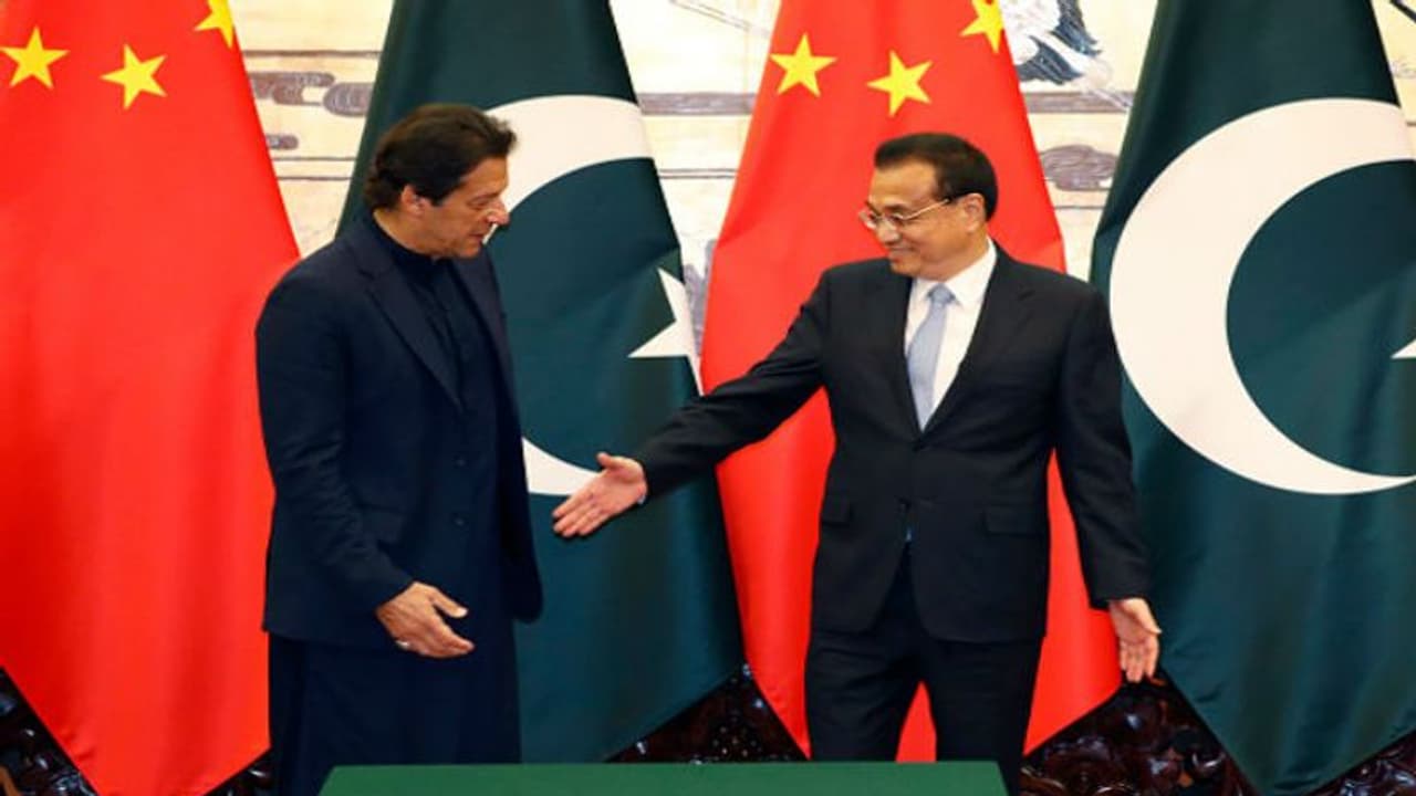 বেজিংয়ে পা রেখেই ধাক্কা খেলেন ইমরান, কাশ্মীর নিয়ে ভোলবদল চিনের বেজিংয়ে পা রেখেই ধাক্কা খেলেন ইমরান, কাশ্মীর নিয়ে ভোলবদল চিনের