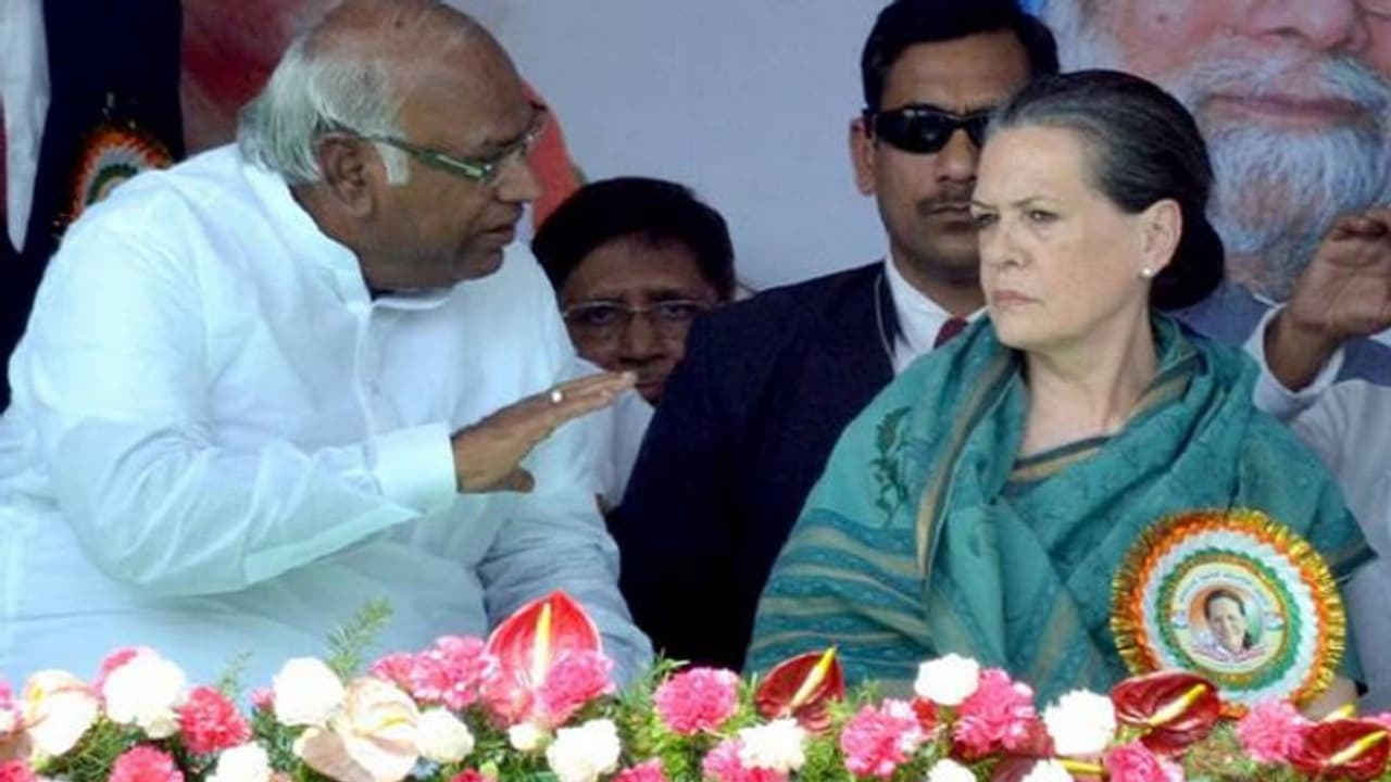 ’ಮಹಾರಾಷ್ಟ್ರದಲ್ಲಿ ಕಾಂಗ್ರೆಸ್ ಮೈತ್ರಿಗೆ ಗೆಲುವು ನಿಶ್ಚಿತ' ’ಮಹಾರಾಷ್ಟ್ರದಲ್ಲಿ ಕಾಂಗ್ರೆಸ್ ಮೈತ್ರಿಗೆ ಗೆಲುವು ನಿಶ್ಚಿತ'