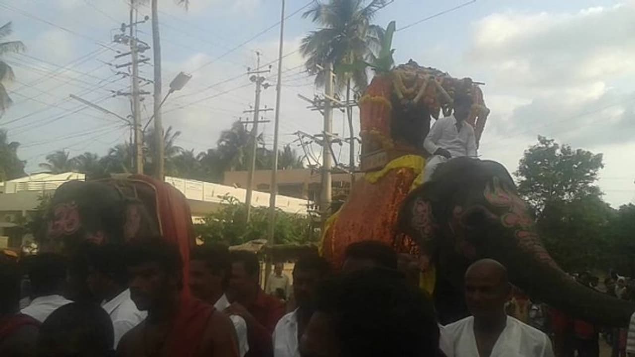 ಧಾರವಾಡದಲ್ಲಿ ಅದ್ಧೂರಿ ದಸರಾ ಆಚರಣೆ ಧಾರವಾಡದಲ್ಲಿ ಅದ್ಧೂರಿ ದಸರಾ ಆಚರಣೆ