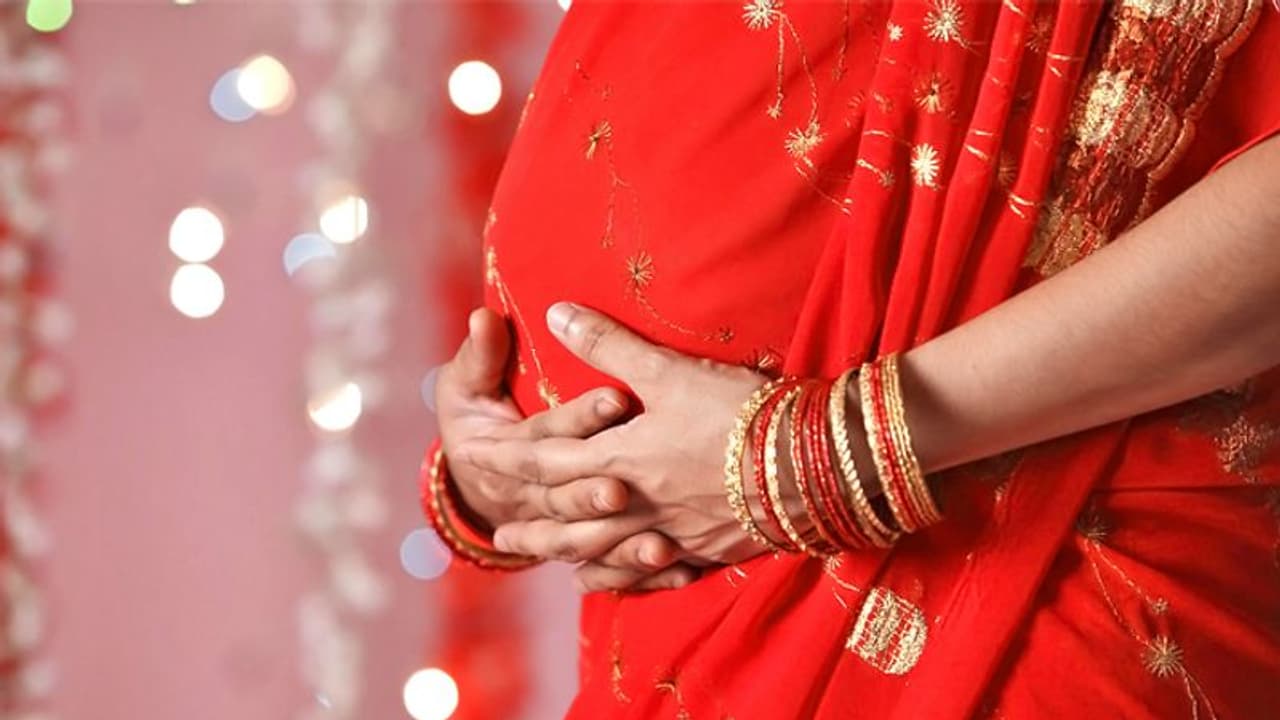 परंपरा और विज्ञान: गोदभराई की रस्म सूखे मेवों से ही क्यों की जाती है? परंपरा और विज्ञान: गोदभराई की रस्म सूखे मेवों से ही क्यों की जाती है?