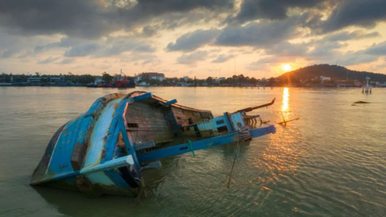 'അവർ ക്രിസ്തുമസിന് വീടെത്തിയില്ല', ആളുകളെ കുത്തിനിറച്ച ഫെറി മുങ്ങി, 38 പേർ മരിച്ചു, കാണാതായത് നൂറിലേറെ പേർ 'അവർ ക്രിസ്തുമസിന് വീടെത്തിയില്ല', ആളുകളെ കുത്തിനിറച്ച ഫെറി മുങ്ങി, 38 പേർ മരിച്ചു, കാണാതായത് നൂറിലേറെ പേർ