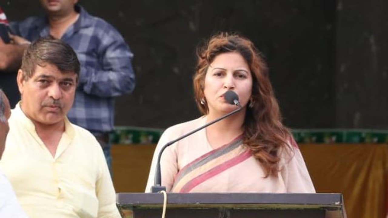 #ElectionResults2019 : టిక్ టాక్ స్టార్ కి ఓటమి తప్పదా..?