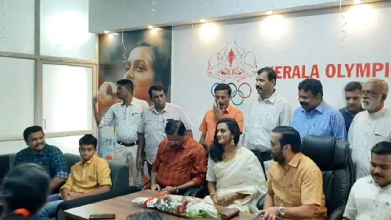 Kerala government felicitates PV Sindhu, presents Rs 10 lakh Kerala government felicitates PV Sindhu, presents Rs 10 lakh