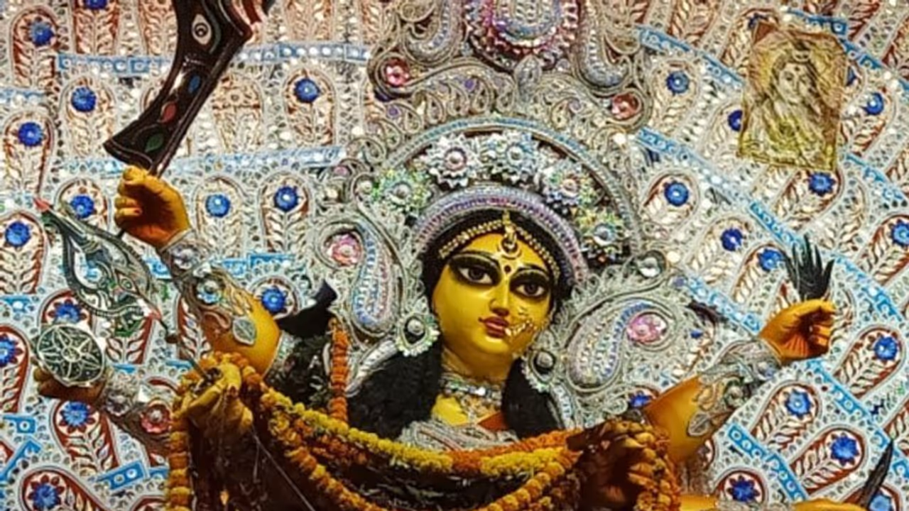 অসুর দমনের জন্য মা দুর্গা এই রূপেও আবির্ভূত হয়েছিলেন, জেনে নিন এই রূপের উপাসনা বিধি