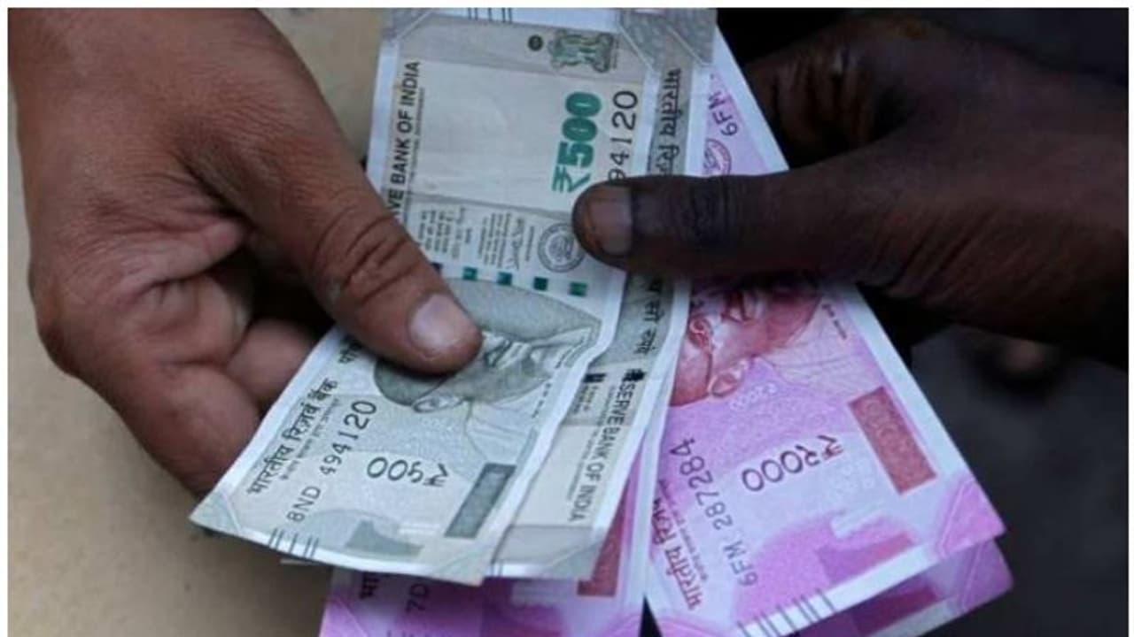 കേന്ദ്രസര്ക്കാര് ജീവനക്കാരുടെ ക്ഷാമബത്ത വര്ധിപ്പിച്ചു കേന്ദ്രസര്ക്കാര് ജീവനക്കാരുടെ ക്ഷാമബത്ത വര്ധിപ്പിച്ചു