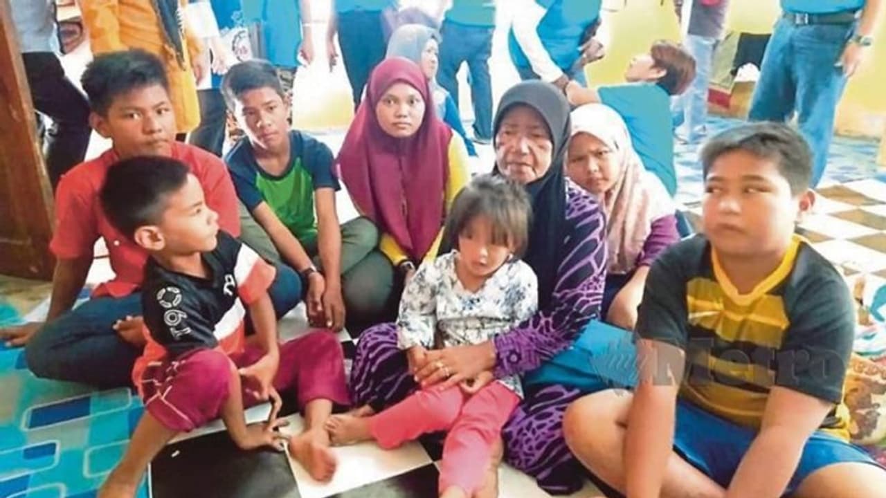 6 सौतेले भाई बहनों के लिए मां बनी ये किशोरी, खुद है इस गंभीर बीमारी से पीड़ित 6 सौतेले भाई बहनों के लिए मां बनी ये किशोरी, खुद है इस गंभीर बीमारी से पीड़ित