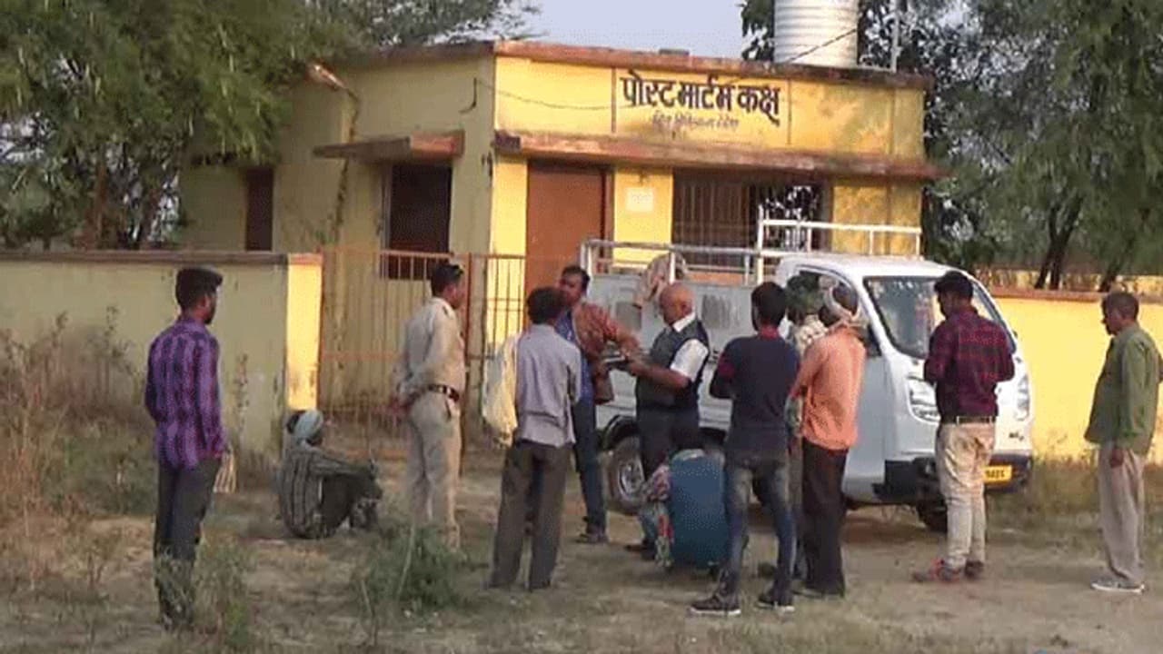 बेटे की गंदी लत बर्दास्त नहीं कर पाए माता पिता, बेटी के साथ मिल उसको उतार दिया मौत के घाट बेटे की गंदी लत बर्दास्त नहीं कर पाए माता पिता, बेटी के साथ मिल उसको उतार दिया मौत के घाट