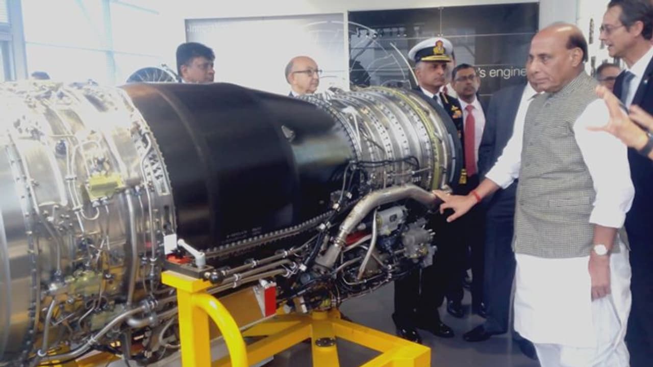राफेल का इंजन बनाने वाली कंपनी ने राजनाथ सिंह से कहा, टैक्स नियमों से हमें आतंकित नहीं किया जाए राफेल का इंजन बनाने वाली कंपनी ने राजनाथ सिंह से कहा, टैक्स नियमों से हमें आतंकित नहीं किया जाए