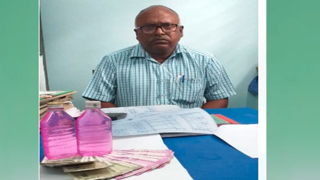 ఎసిబి వలలో గురజాల పంచాయితీ గుమాస్తా.. ఎసిబి వలలో గురజాల పంచాయితీ గుమాస్తా..