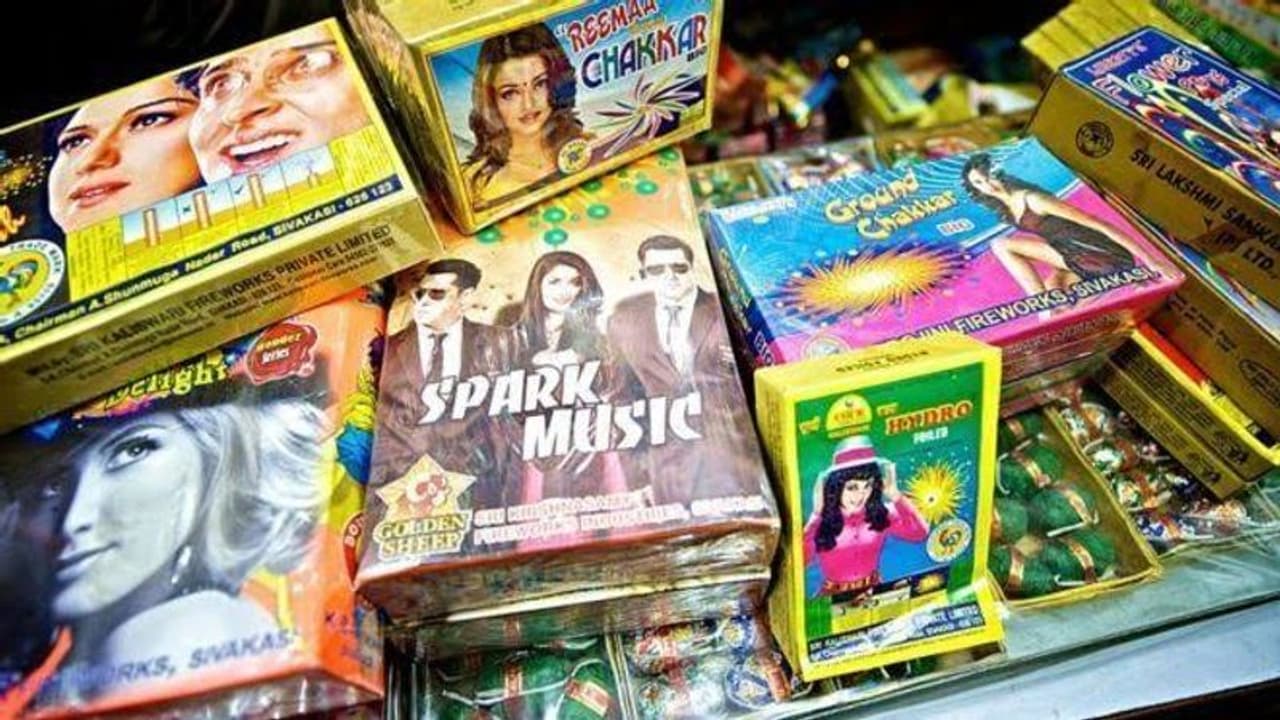 ಬೆಂಗಳೂರು : ಪಟಾಕಿ ಅಂಗಡಿಗಳ ತೆರವು ಬೆಂಗಳೂರು : ಪಟಾಕಿ ಅಂಗಡಿಗಳ ತೆರವು