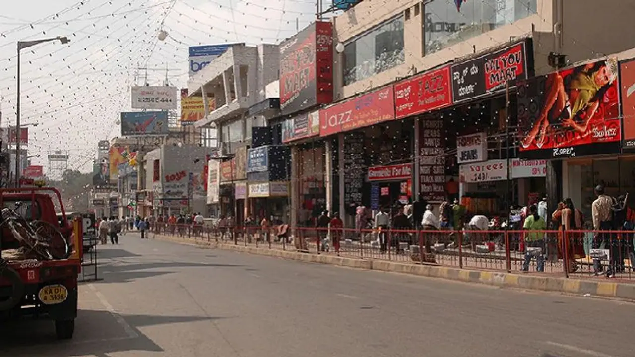 ನ.1ರಿಂದ ಕನ್ನಡ ನಾಮಫಲಕ ಕಡ್ಡಾಯ: ಆದೇಶ ಪಾಲಿಸದಿದ್ದರೆ ಲೈಸೆನ್ಸ್ ರದ್ದು! ನ.1ರಿಂದ ಕನ್ನಡ ನಾಮಫಲಕ ಕಡ್ಡಾಯ: ಆದೇಶ ಪಾಲಿಸದಿದ್ದರೆ ಲೈಸೆನ್ಸ್ ರದ್ದು!