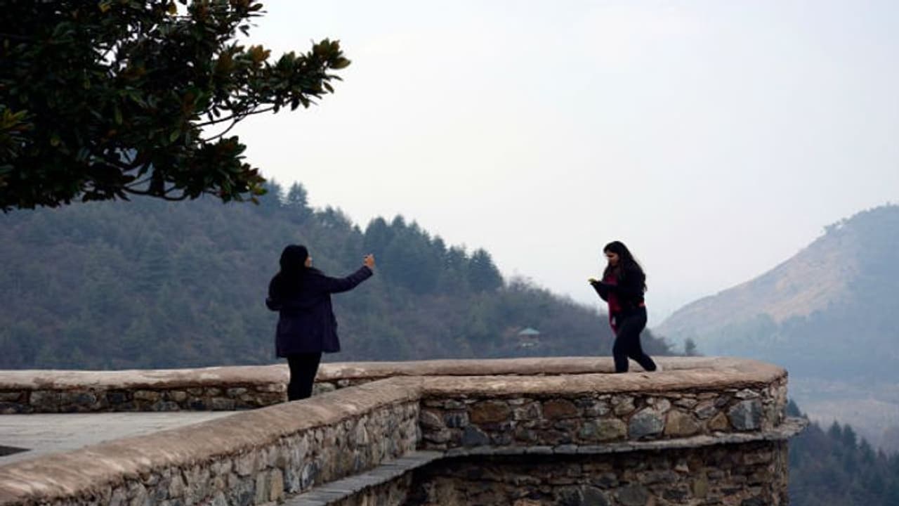 পর্যটকদের জন্য খুলল কাশ্মীর, এবার দীপাবলির ছুটি কাটান যাবে ভূস্বর্গে পর্যটকদের জন্য খুলল কাশ্মীর, এবার দীপাবলির ছুটি কাটান যাবে ভূস্বর্গে