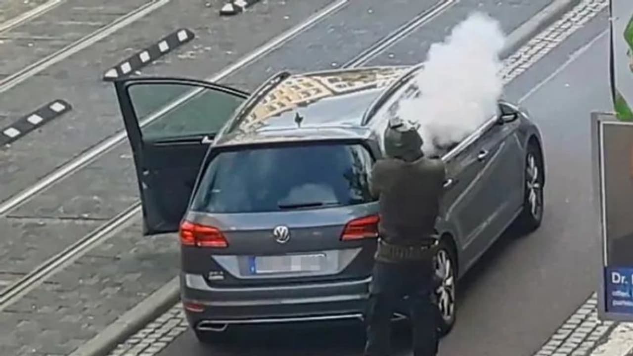 ജര്മ്മന് സിനഗോഗിലെ വെടിവയ്പ്പ് ഗെയിം സൈറ്റില് ലൈവായി നല്കി അക്രമി; രണ്ട് പേര് കൊല്ലപ്പെട്ടു ജര്മ്മന് സിനഗോഗിലെ വെടിവയ്പ്പ് ഗെയിം സൈറ്റില് ലൈവായി നല്കി അക്രമി; രണ്ട് പേര് കൊല്ലപ്പെട്ടു