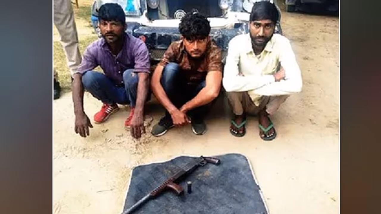 गाड़ी का पीछा कर रहे बजरंग दल कार्यकर्ता को गौ तस्करों ने गोली मारी गाड़ी का पीछा कर रहे बजरंग दल कार्यकर्ता को गौ तस्करों ने गोली मारी