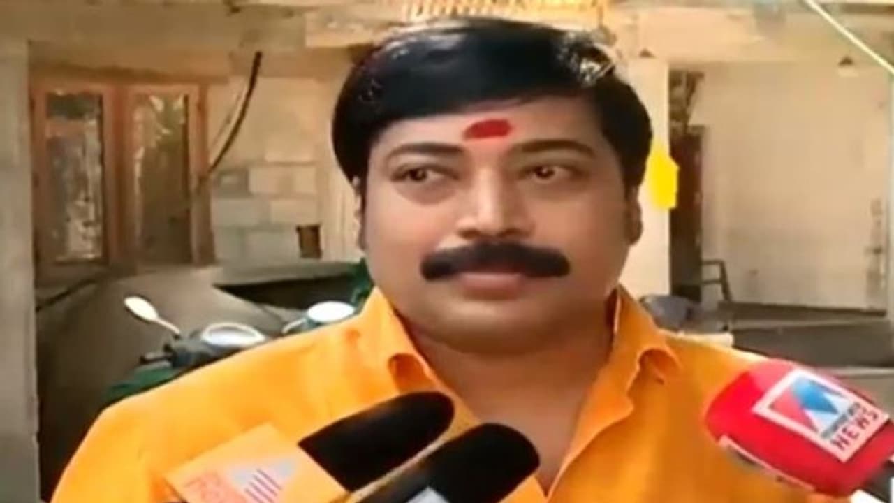 ജോളിയേയോ റോയിയോ അറിയില്ലെന്ന് കട്ടപ്പനയിലെ ജ്യോത്സ്യന് ജോളിയേയോ റോയിയോ അറിയില്ലെന്ന് കട്ടപ്പനയിലെ ജ്യോത്സ്യന്