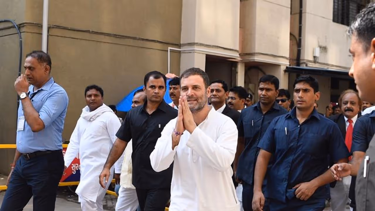 పరువు నష్టం కేసు: కోర్టుకు హాజరైన రాహుల్గాంధీ పరువు నష్టం కేసు: కోర్టుకు హాజరైన రాహుల్గాంధీ