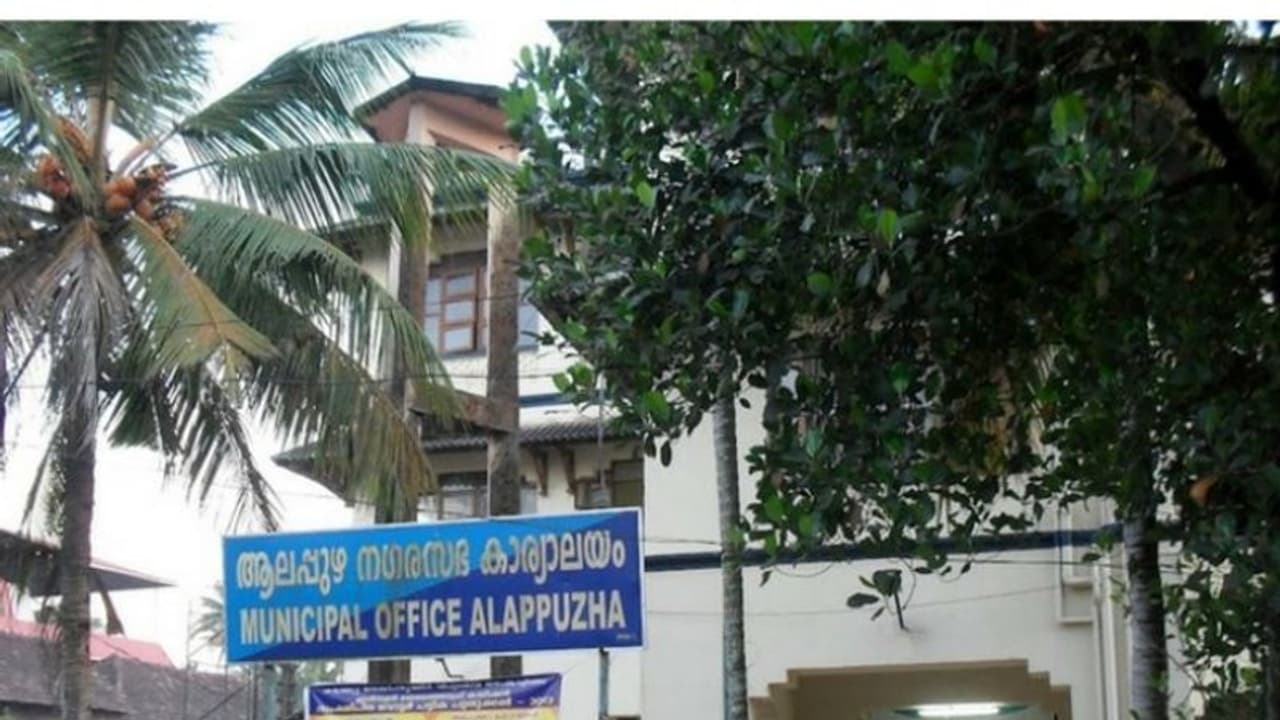 തർക്കങ്ങൾ നിലനിൽക്കെ ആലപ്പുഴ നഗരസഭാ ചെയർമാൻ സ്ഥാനത്തേക്കുള്ള തെരഞ്ഞെടുപ്പ് ഇന്ന് തർക്കങ്ങൾ നിലനിൽക്കെ ആലപ്പുഴ നഗരസഭാ ചെയർമാൻ സ്ഥാനത്തേക്കുള്ള തെരഞ്ഞെടുപ്പ് ഇന്ന്