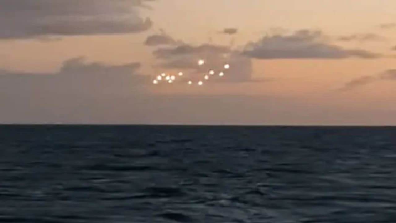 ಆಕಾಶದಲ್ಲಿ ರಹಸ್ಯಮಯ ಬೆಳಕು: ನೋಡುಗರೆಲ್ಲರಿಗೂ ಆಶ್ಚರ್ಯ, ವೈರಲ್ ಆಯ್ತು ವಿಡಿಯೋ!