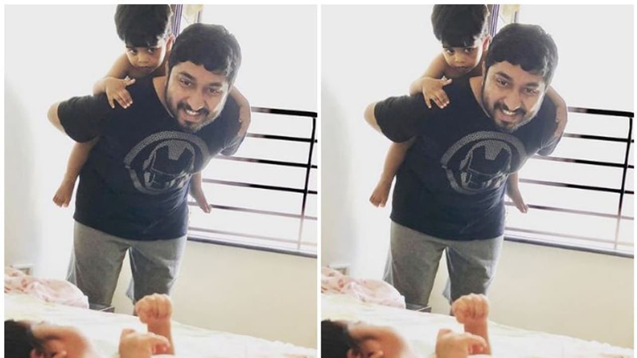 മകളുടെ ഫോട്ടോയുമായി വിനീത് ശ്രീനിവാസൻ, ഒപ്പം വിഹാനും! മകളുടെ ഫോട്ടോയുമായി വിനീത് ശ്രീനിവാസൻ, ഒപ്പം വിഹാനും!