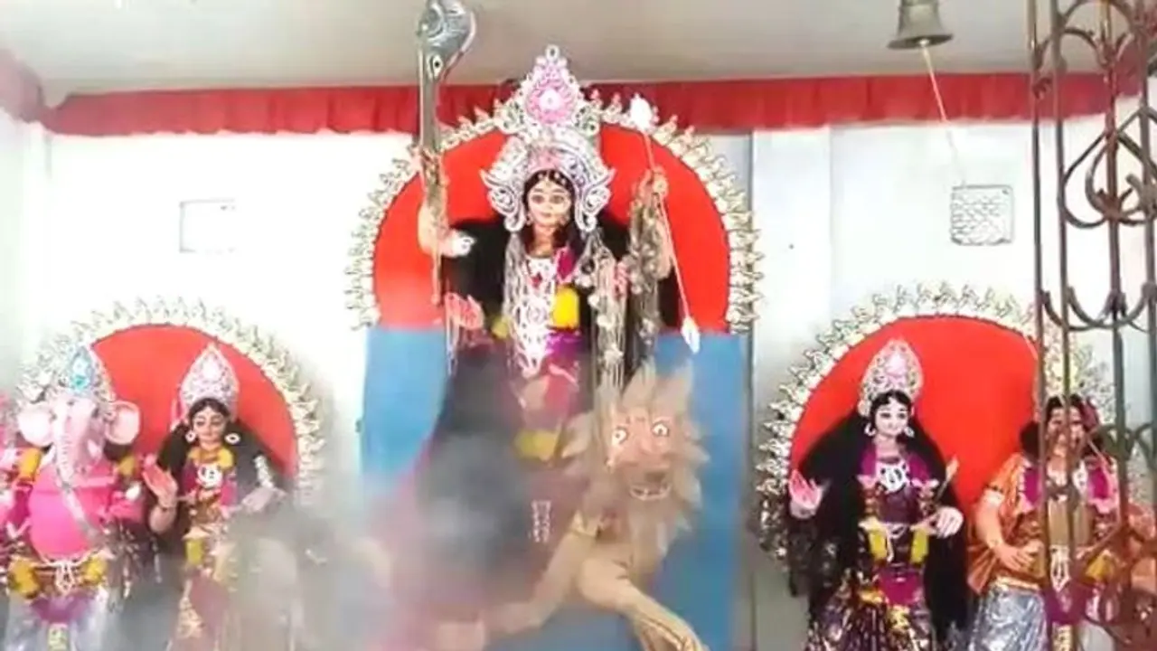 দশমীতে এখানে পুজো শুরু হয় দশভূজার দশমীতে এখানে পুজো শুরু হয় দশভূজার