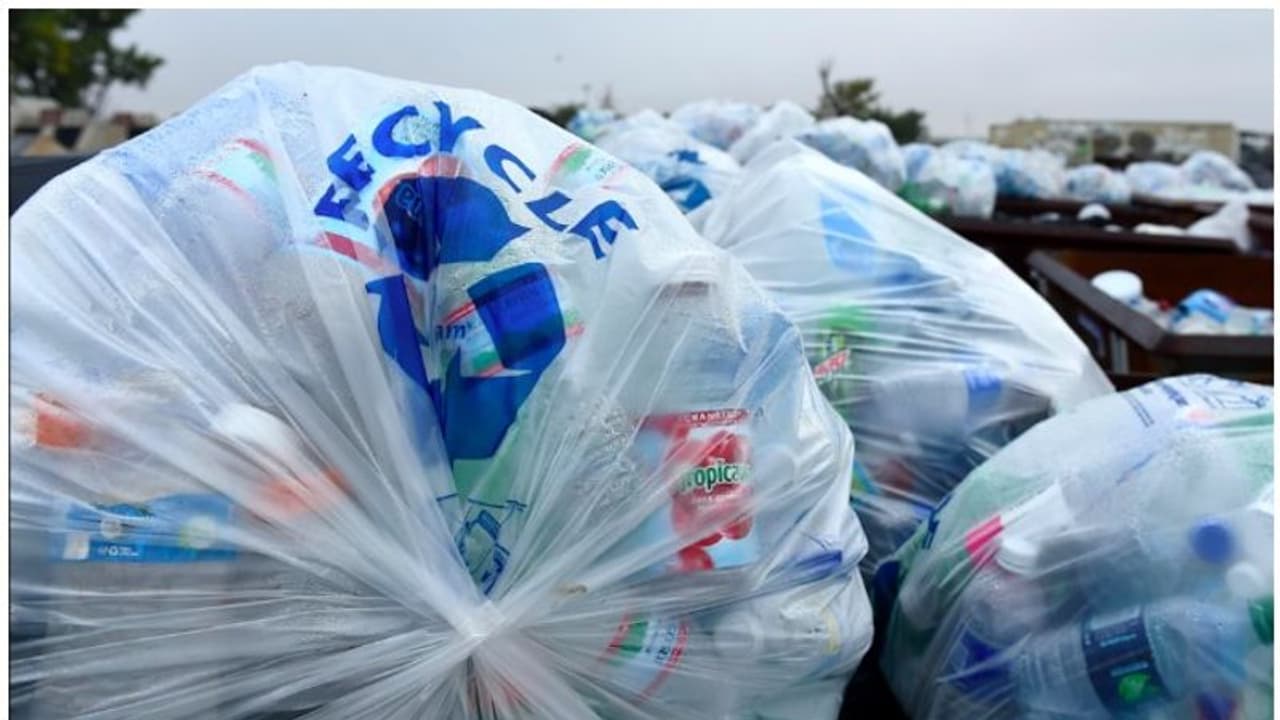 ಬೇಡದ ಪ್ಲಾಸ್ಟಿಕ್ ದಾಖಲೆಗೆ ಪಾತ್ರವಾದ ದೊಡ್ಡ ಕಂಪನಿ, ನೀವು ಕಾಯಂ ಗ್ರಾಹಕರಾ? ಬೇಡದ ಪ್ಲಾಸ್ಟಿಕ್ ದಾಖಲೆಗೆ ಪಾತ್ರವಾದ ದೊಡ್ಡ ಕಂಪನಿ, ನೀವು ಕಾಯಂ ಗ್ರಾಹಕರಾ?