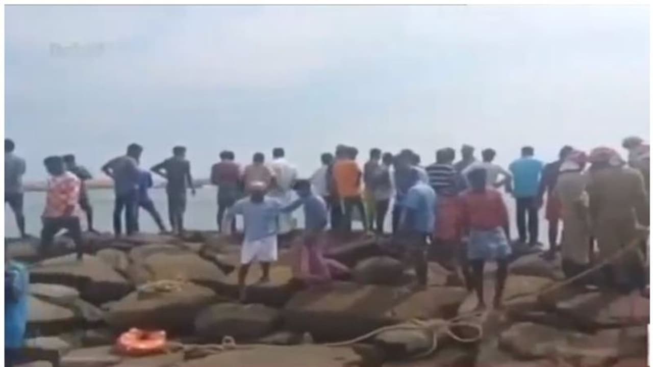 തിരുവനന്തപുരത്ത് കടലിൽ കുളിക്കാനിറങ്ങിയ രണ്ട് വിദ്യാർത്ഥികളെ കാണാതായി