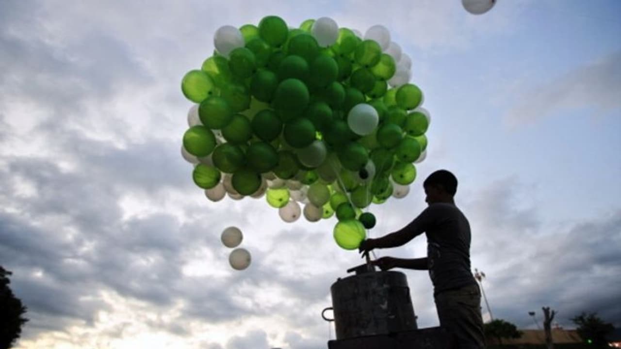 সীমান্ত পেরিয়ে উড়ে আসছে ডজন খানেক বেলুন, গায়ে পাক পতাকার ছাপ, চাঞ্চল্য রাজস্থানে