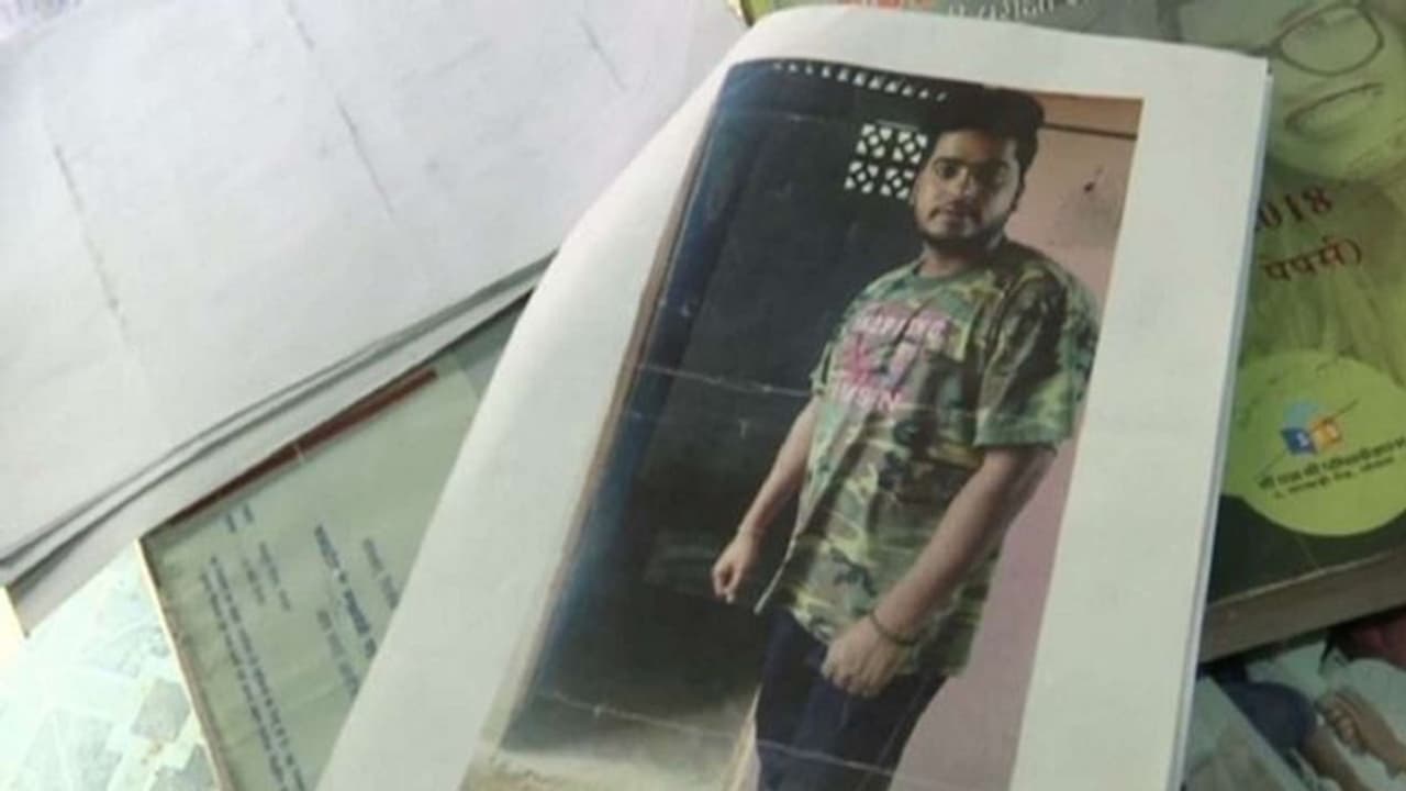 ವರ ಟಾಯ್ಲೆಟ್ ಸೆಲ್ಫೀ ತೆಗೆಸಿಕೊಂಡರೆ ವಧುವಿನ ಖಾತೆಗೆ 51 ಸಾವಿರ ರು.! ವರ ಟಾಯ್ಲೆಟ್ ಸೆಲ್ಫೀ ತೆಗೆಸಿಕೊಂಡರೆ ವಧುವಿನ ಖಾತೆಗೆ 51 ಸಾವಿರ ರು.!