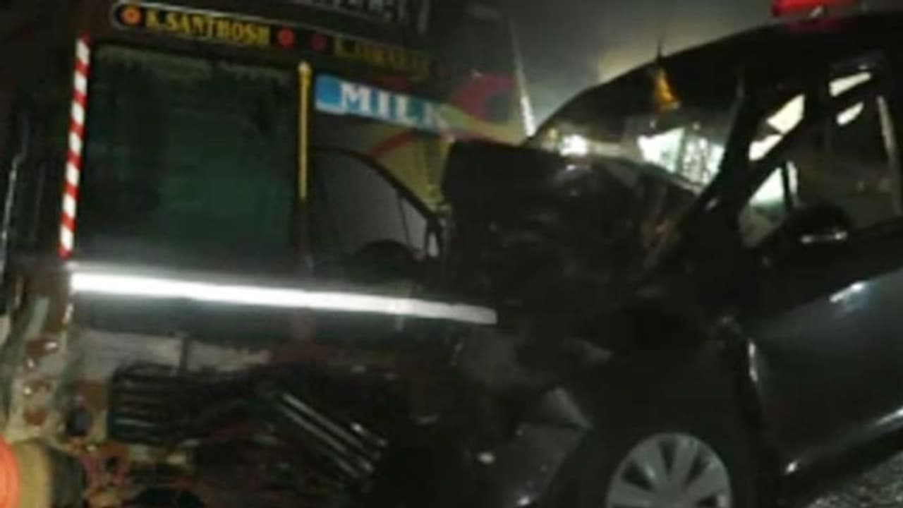 டேங்கர் லாரி கார் நேருக்கு நேர் மோதல்... ஒரே குடும்பத்தை சேர்ந்த 3 பேர் உடல் நசுங்கி உயிரிழப்பு..! டேங்கர் லாரி கார் நேருக்கு நேர் மோதல்... ஒரே குடும்பத்தை சேர்ந்த 3 பேர் உடல் நசுங்கி உயிரிழப்பு..!