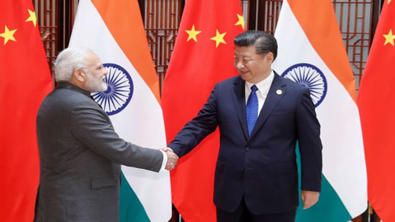 কাশ্মীরের বিশেষ মর্যাদা প্রত্যাহারের পর প্রথম দ্বিপাক্ষিক বৈঠকে মোদী জিনপিং কাশ্মীরের বিশেষ মর্যাদা প্রত্যাহারের পর প্রথম দ্বিপাক্ষিক বৈঠকে মোদী জিনপিং