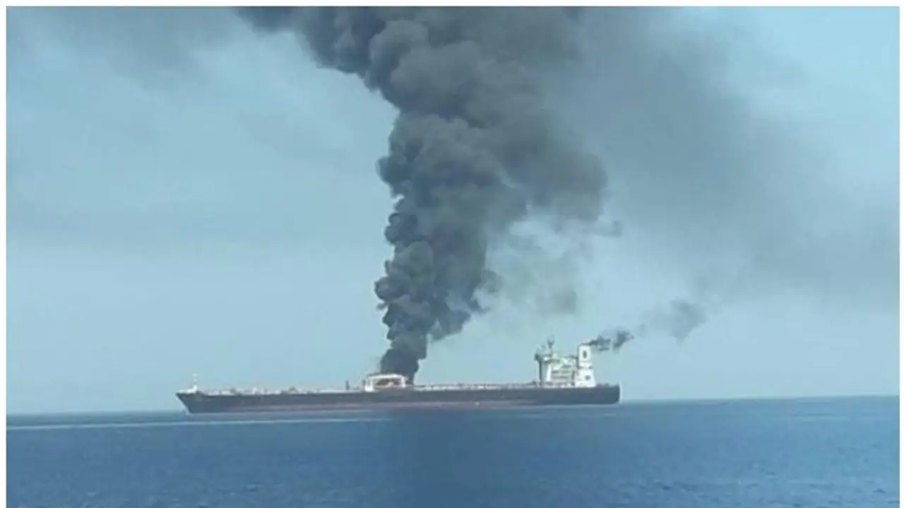 ಇರಾನ್ ಟ್ಯಾಂಕರ್ ಹೊಡೆದ ಸೌದಿ: ಸಮುದ್ರಕ್ಕೆ ತೈಲ ಸೋರ್ತಿರಲಿಲ್ಲ ಇದ್ದಿದ್ರೆ ಬುದ್ದಿ! ಇರಾನ್ ಟ್ಯಾಂಕರ್ ಹೊಡೆದ ಸೌದಿ: ಸಮುದ್ರಕ್ಕೆ ತೈಲ ಸೋರ್ತಿರಲಿಲ್ಲ ಇದ್ದಿದ್ರೆ ಬುದ್ದಿ!