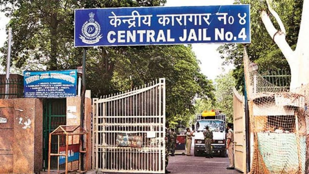 തിഹാര് ജയിലില് ഒന്നോ രണ്ടോ ദിവസം കഴിയണോ? തടവറയിലെ ജീവിതമറിയണോ? തിഹാര് ജയിലില് ഒന്നോ രണ്ടോ ദിവസം കഴിയണോ? തടവറയിലെ ജീവിതമറിയണോ?