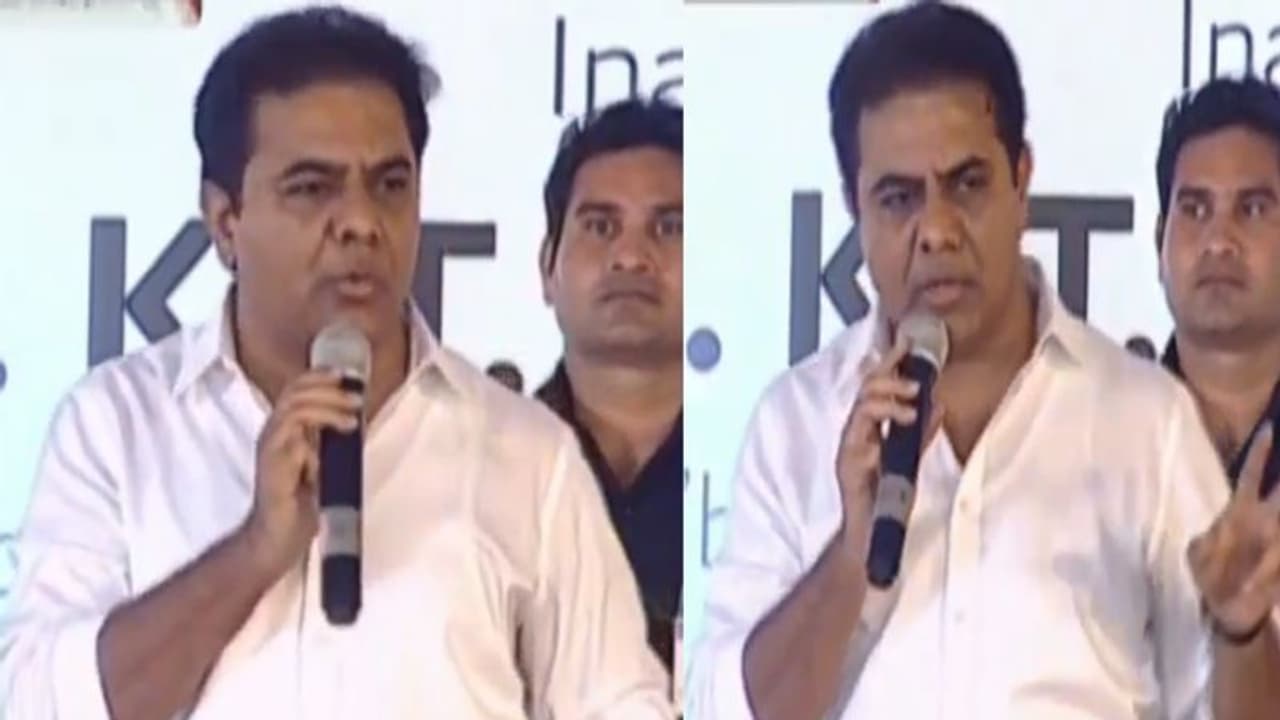 విద్యార్థిని తండ్రిని కాలితో తన్నిన పోలీస్.. నెటిజన్ ట్వీట్ కి కేటీఆర్ రియాక్షన్ ఇదే విద్యార్థిని తండ్రిని కాలితో తన్నిన పోలీస్.. నెటిజన్ ట్వీట్ కి కేటీఆర్ రియాక్షన్ ఇదే