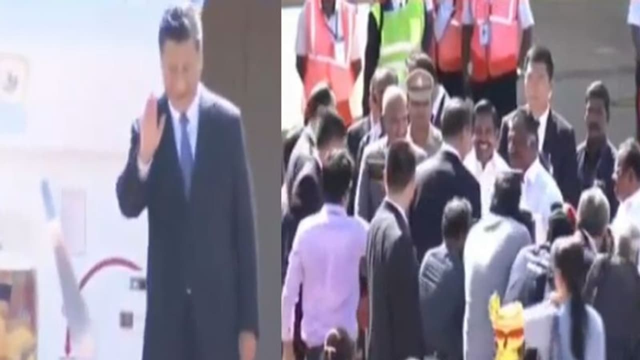 చెన్నై చేరుకున్న చైనా అధ్యక్షుడు జిన్ పింగ్: సాయంత్రం మోదీతో భేటీ చెన్నై చేరుకున్న చైనా అధ్యక్షుడు జిన్ పింగ్: సాయంత్రం మోదీతో భేటీ