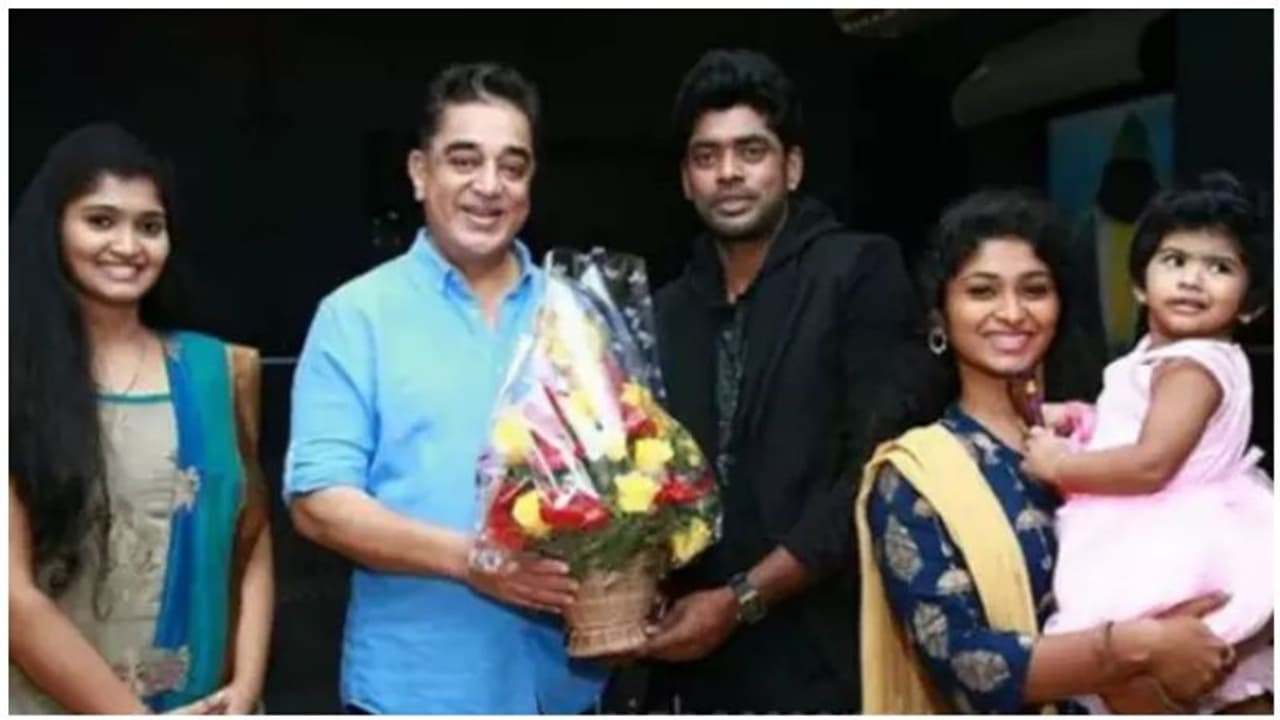 மனைவி,கொழுந்தியாள்,மகளுடன் பிக்பாஸ் கமலை சந்தித்த சாண்டி... மனைவி,கொழுந்தியாள்,மகளுடன் பிக்பாஸ் கமலை சந்தித்த சாண்டி...