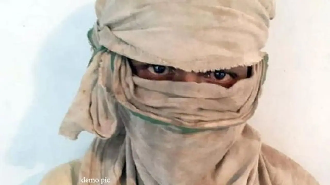 ಪತಿ ಬಂಧಿಸಲು ಹೋದಾಗ ಪೊಲೀಸರ ಎದುರೇ ಅರೆ ನಗ್ನಳಾಗಿ ರಾದ್ಧಾಂತ