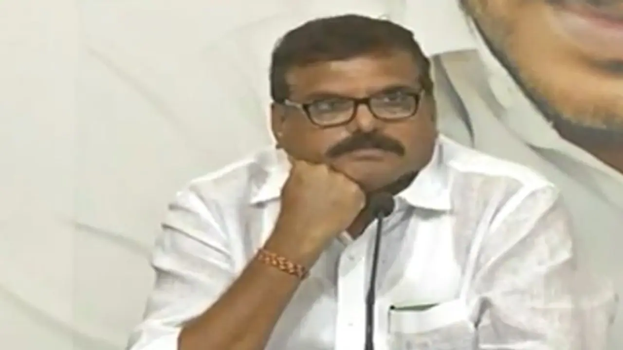 హక్కులతో పాటు బాధ్యతలు కూడా తెలియాలి: హైకోర్టుకు సమాధానిమిస్తానన్న బొత్స హక్కులతో పాటు బాధ్యతలు కూడా తెలియాలి: హైకోర్టుకు సమాధానిమిస్తానన్న బొత్స