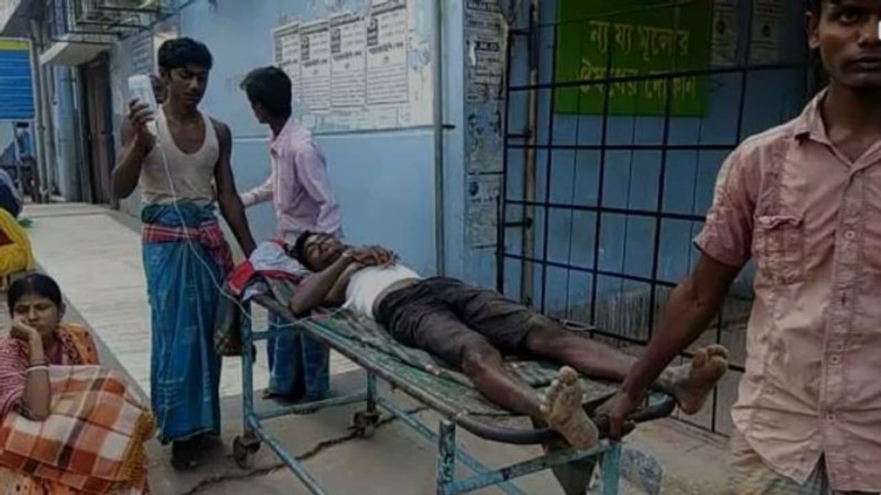 খাট নিয়ে ক্ষুব্ধ জামাই, গুন্ডা নিয়ে বাড়ি এসে তাণ্ডব শ্বশুরের খাট নিয়ে ক্ষুব্ধ জামাই, গুন্ডা নিয়ে বাড়ি এসে তাণ্ডব শ্বশুরের