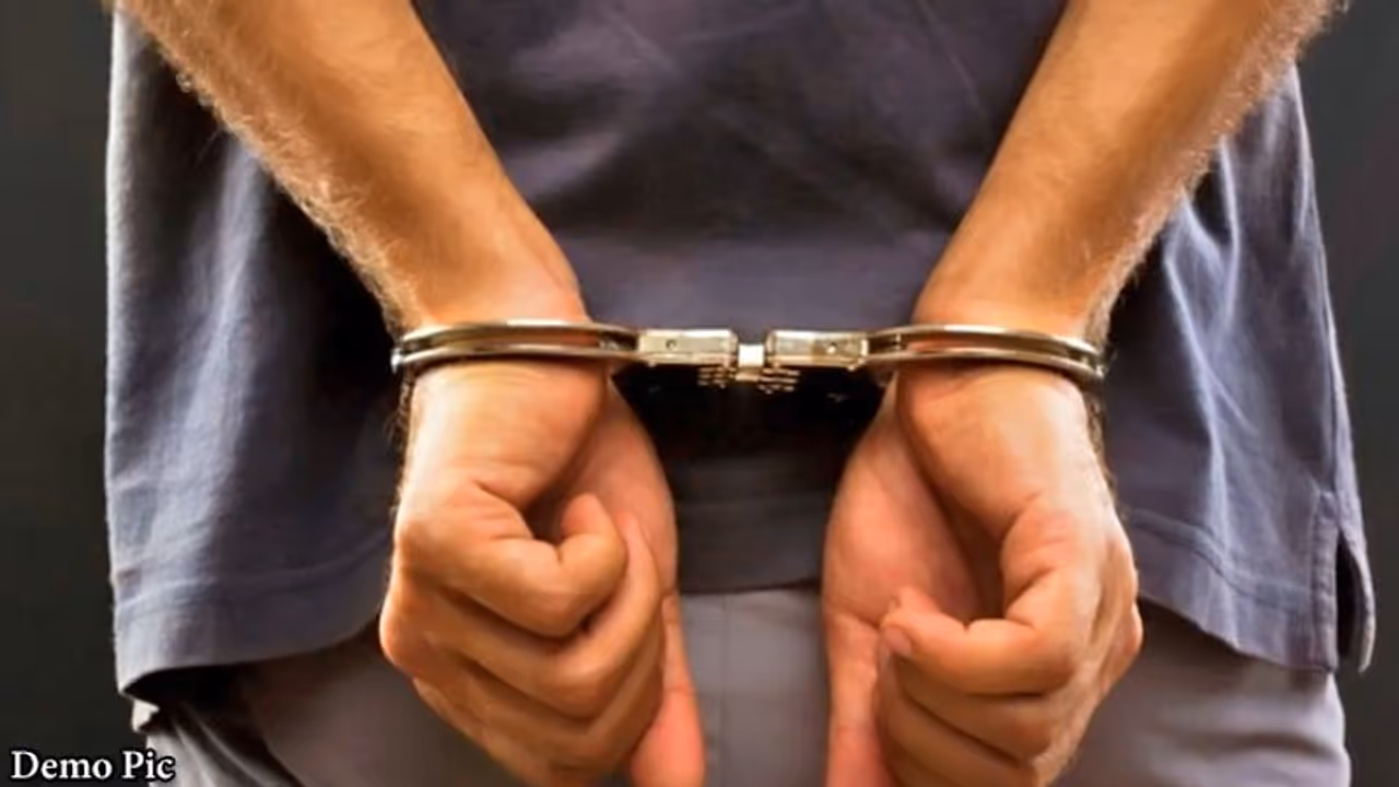 ಹೊಸ ಗ್ಯಾರೇಜ್ ತೆರೆಯಲು ವಾಹನ ಕದಿಯುತ್ತಿದ್ದವರ ಸೆರೆ ಹೊಸ ಗ್ಯಾರೇಜ್ ತೆರೆಯಲು ವಾಹನ ಕದಿಯುತ್ತಿದ್ದವರ ಸೆರೆ