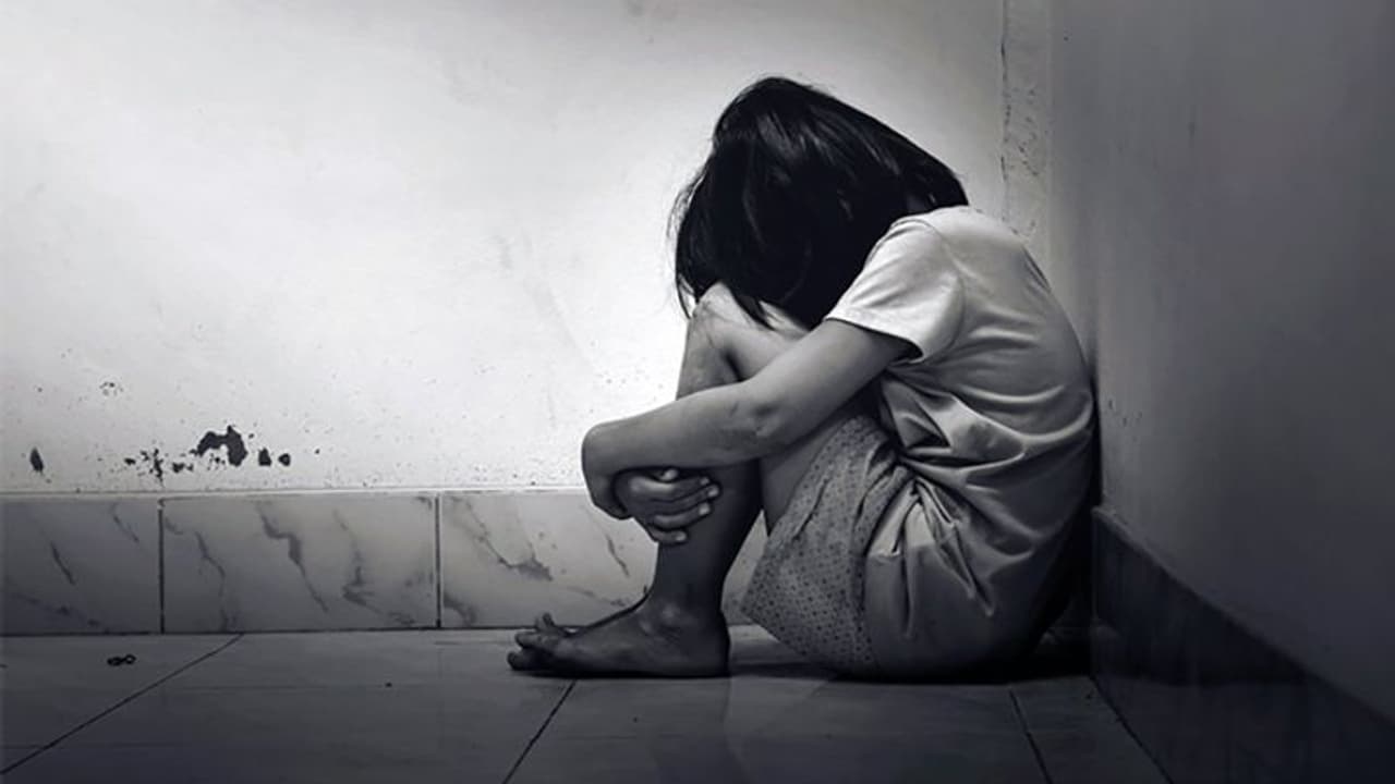 13 வயது சிறுமியை பலாத்காரம் செய்து 9 மாதம் கர்ப்பிணியாக்கிய 60 வயது கிழவன்..! 13 வயது சிறுமியை பலாத்காரம் செய்து 9 மாதம் கர்ப்பிணியாக்கிய 60 வயது கிழவன்..!