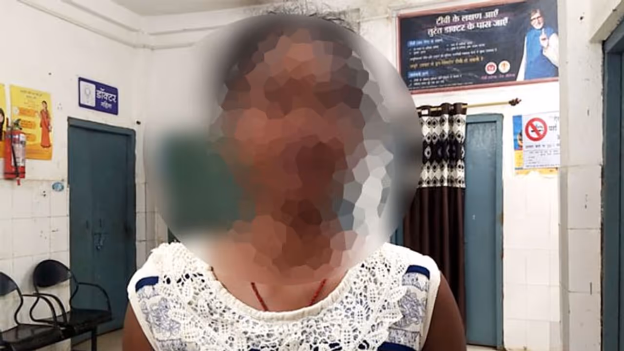 विलेन बन गया बेटा, मां को मारा घूसा, पिता को चांटा और बहन के फाड़े कपड़े विलेन बन गया बेटा, मां को मारा घूसा, पिता को चांटा और बहन के फाड़े कपड़े