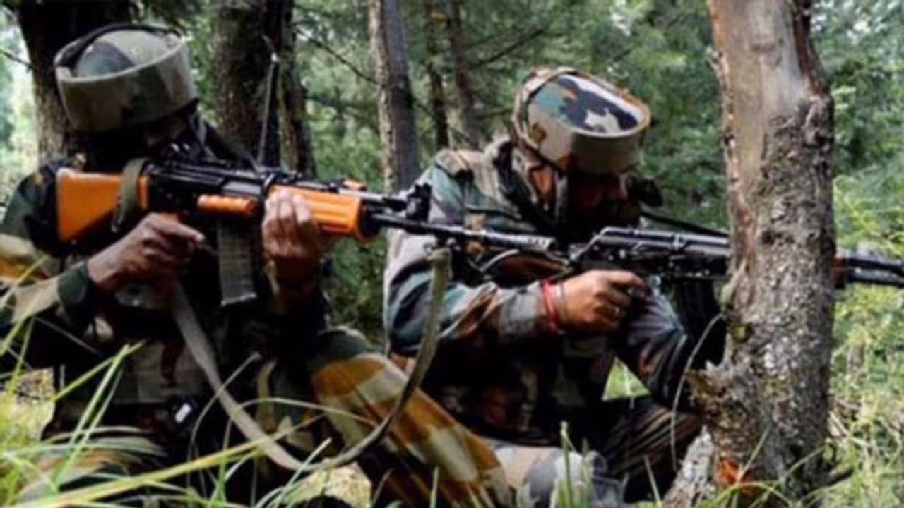 పాక్ వక్రబుద్ధి: భారత రాయబారికి నోటీసులిచ్చిన పాకిస్తాన్ పాక్ వక్రబుద్ధి: భారత రాయబారికి నోటీసులిచ్చిన పాకిస్తాన్