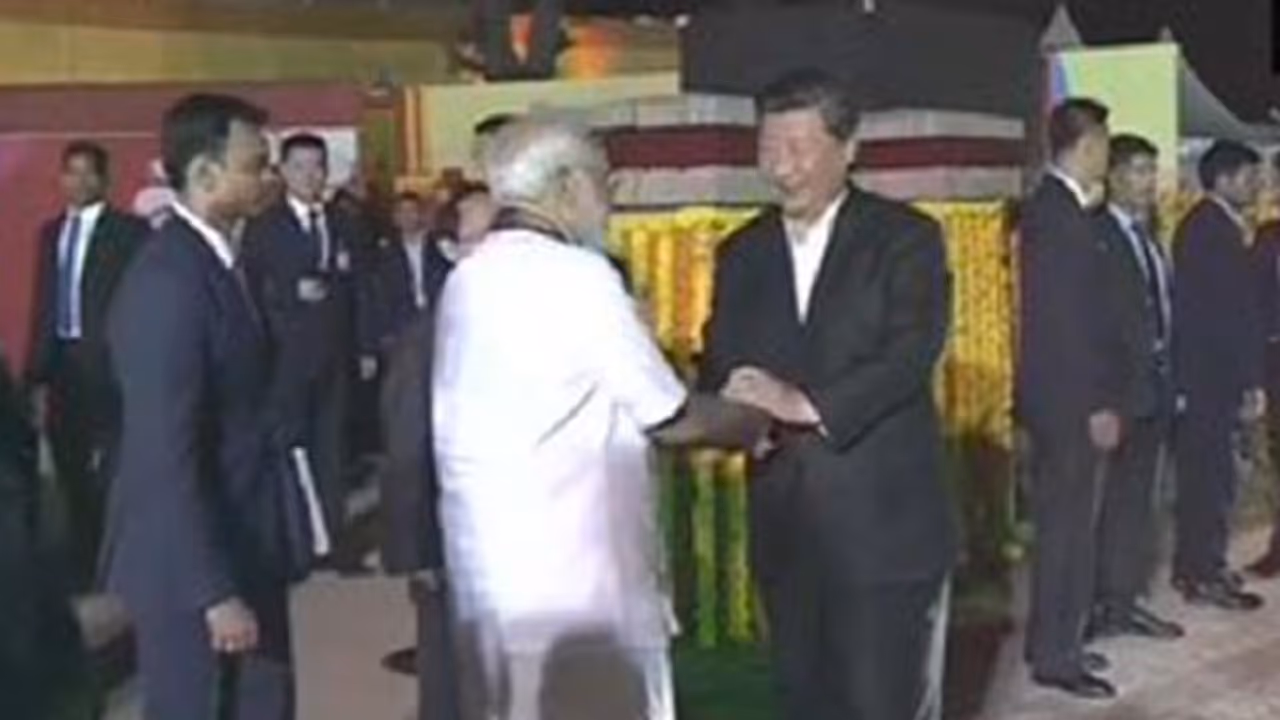 முடிவடைந்தது மோடியுடனான இரவு விருந்து ! மாமல்லபுரத்தில் இருந்து கிண்டி திரும்பினார் ஷி ஜின்பிங் !! முடிவடைந்தது மோடியுடனான இரவு விருந்து ! மாமல்லபுரத்தில் இருந்து கிண்டி திரும்பினார் ஷி ஜின்பிங் !!