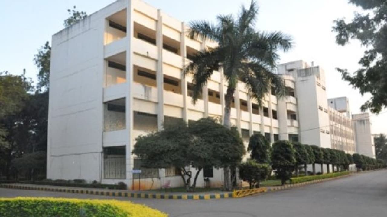 ಪರಮೇಶ್ವರ್ ಒಡೆತನದ ಕಾಲೇಜು ಒಮ್ಮೆಯೂ ತೆರಿಗೆ ಕಟ್ಟಿಲ್ಲ..! ಕೋಟಿ ಕೋಟಿ ವಂಚನೆ ಪರಮೇಶ್ವರ್ ಒಡೆತನದ ಕಾಲೇಜು ಒಮ್ಮೆಯೂ ತೆರಿಗೆ ಕಟ್ಟಿಲ್ಲ..! ಕೋಟಿ ಕೋಟಿ ವಂಚನೆ