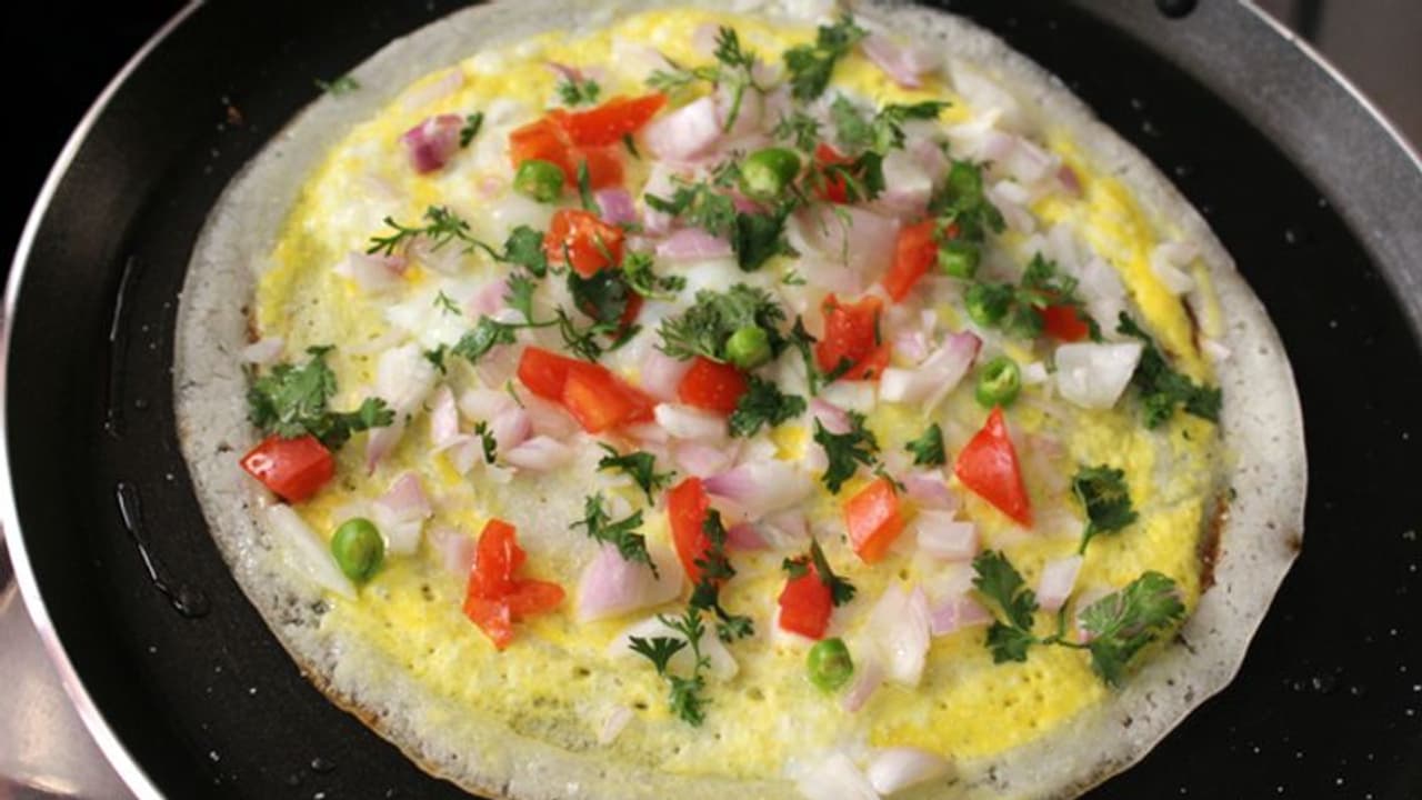 ബ്രേക്ക്ഫാസ്റ്റിന് 'മുട്ട ദോശ' ഉണ്ടാക്കിയാലോ; തയ്യാറാക്കുന്ന വിധം ബ്രേക്ക്ഫാസ്റ്റിന് 'മുട്ട ദോശ' ഉണ്ടാക്കിയാലോ; തയ്യാറാക്കുന്ന വിധം