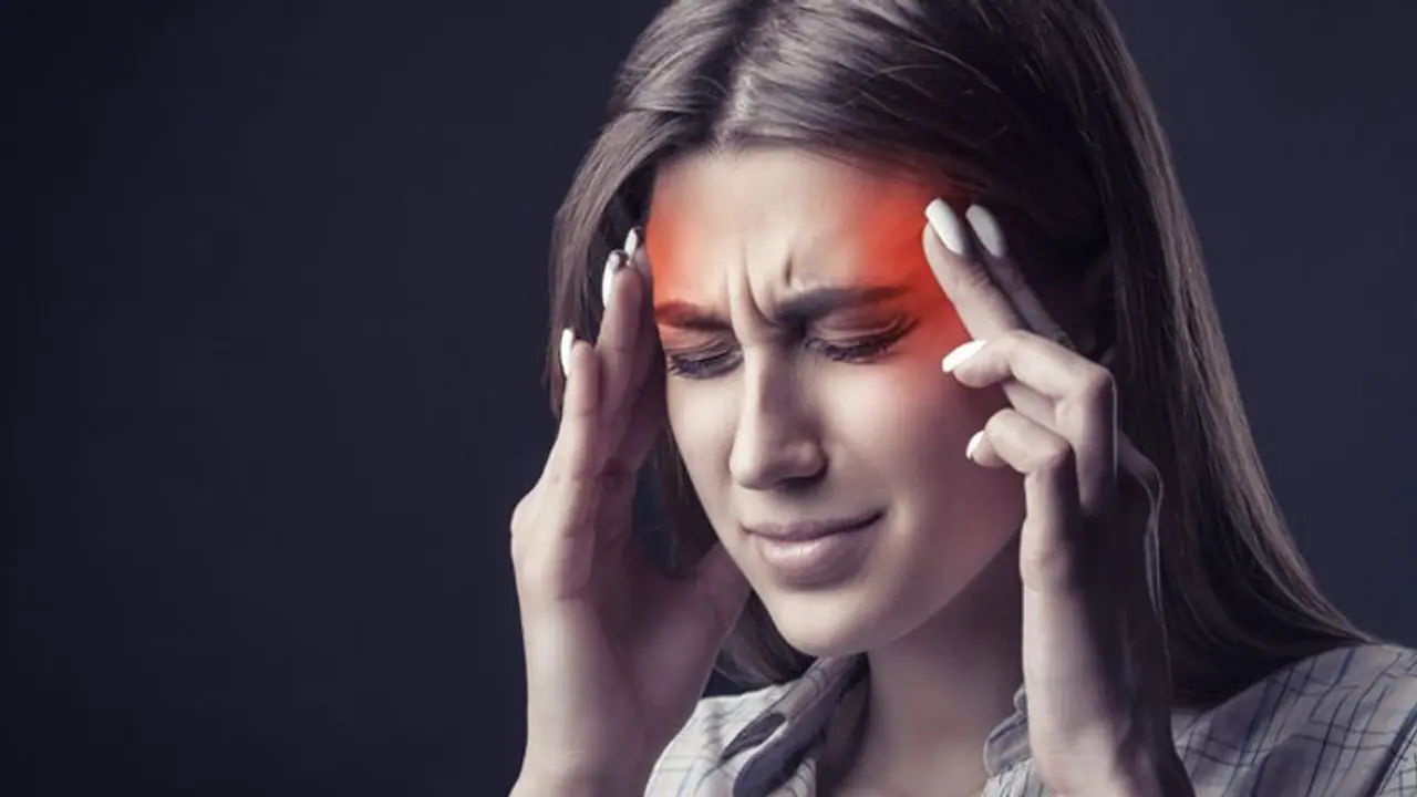 মাথাব্যাথা শুরু হলে এই সাধারণ খাবারগুলো ভুলেও খাবেন না, দেখে নিন তালিকা 