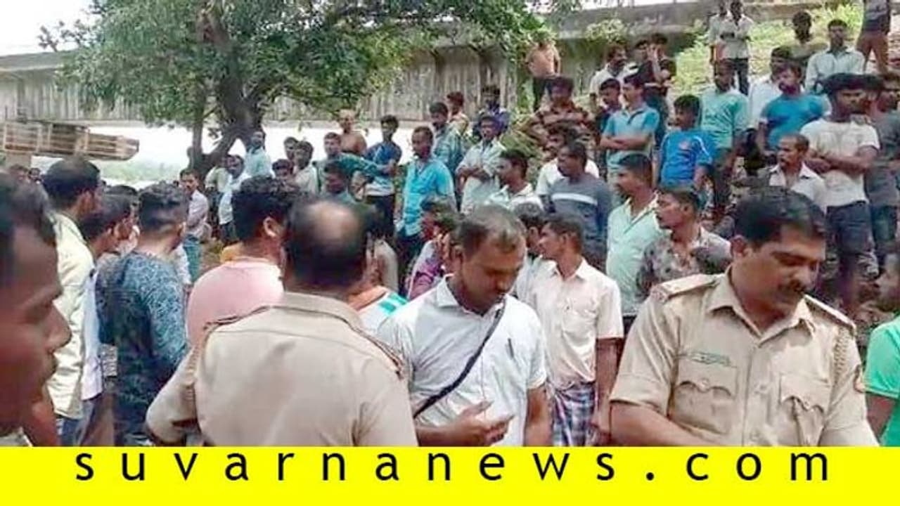 ನದಿಗೆ ಹಾರಿ ಅಂಗನವಾಡಿ ಕಾರ್ಯಕರ್ತೆ ಆತ್ಮಹತ್ಯೆ ನದಿಗೆ ಹಾರಿ ಅಂಗನವಾಡಿ ಕಾರ್ಯಕರ್ತೆ ಆತ್ಮಹತ್ಯೆ