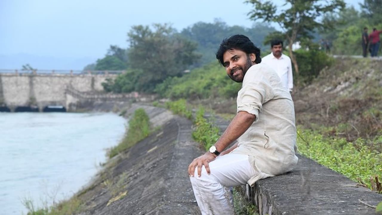 పవన్ కళ్యాణ్ న్యూ ప్రాజెక్ట్.. డేట్ ఫిక్స్ చేసిన డైరెక్టర్ పవన్ కళ్యాణ్ న్యూ ప్రాజెక్ట్.. డేట్ ఫిక్స్ చేసిన డైరెక్టర్