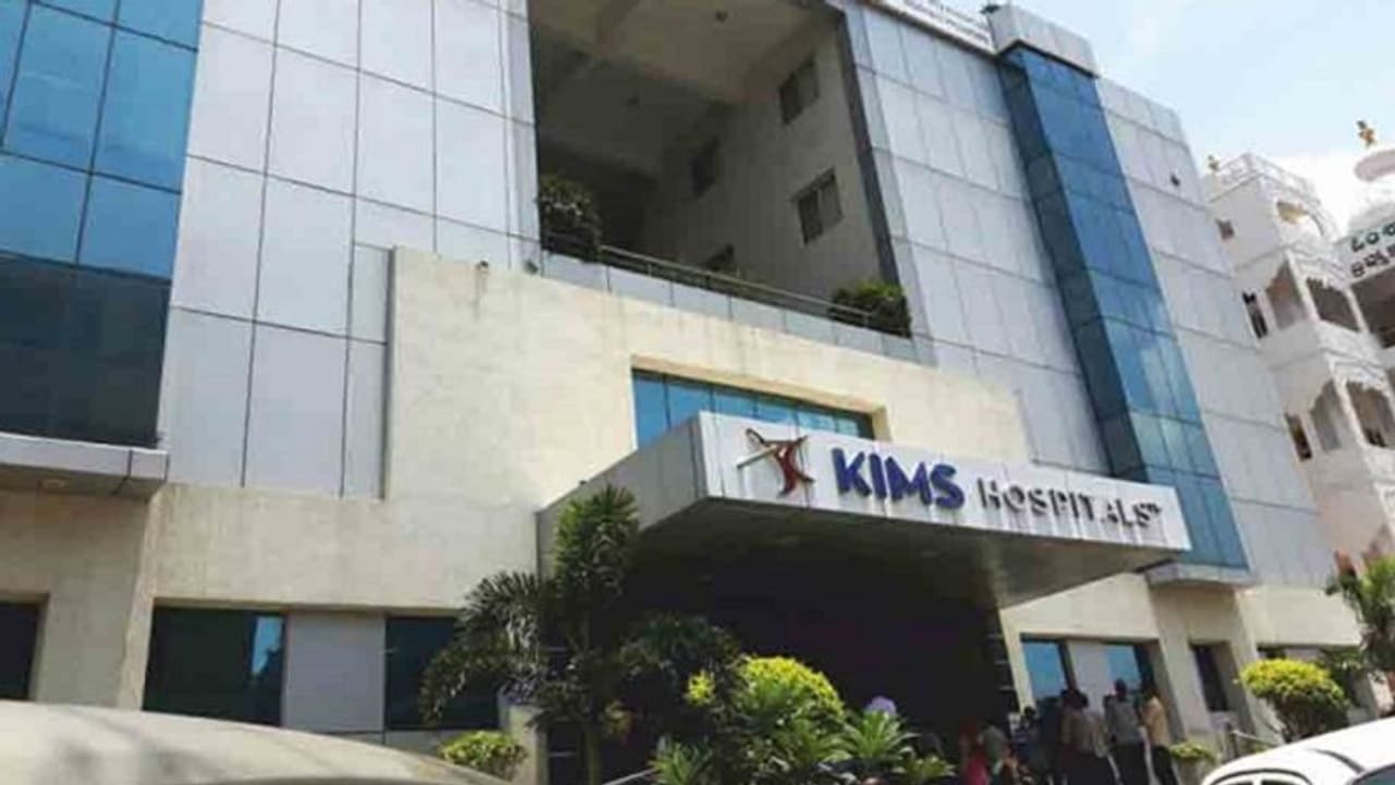 ಕಿಮ್ಸ್ ಬದಲು ಕೆಎಂಸಿಆರ್ಐ ಹೆಸರು ಮರು ನಾಮಕರಣ: ಡಾ.ಎಸ್.ಎಫ್.ಕಮ್ಮಾರ ಕಿಮ್ಸ್ ಬದಲು ಕೆಎಂಸಿಆರ್ಐ ಹೆಸರು ಮರು ನಾಮಕರಣ: ಡಾ.ಎಸ್.ಎಫ್.ಕಮ್ಮಾರ