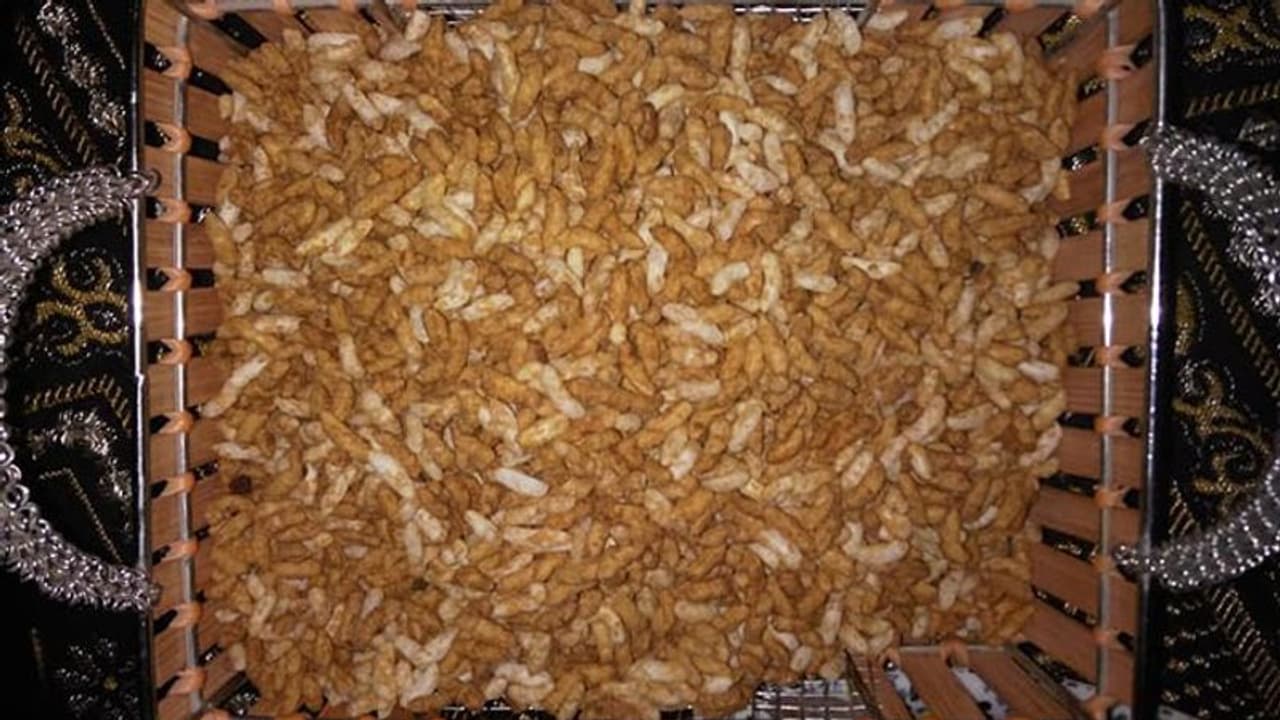 লক্ষ্মীপুজো উপলক্ষে খই এর মুড়কি বানিয়ে নিন বাড়িতেই লক্ষ্মীপুজো উপলক্ষে খই এর মুড়কি বানিয়ে নিন বাড়িতেই